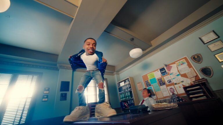Flight - Muggin (Official Music Video) 5 Flight - Muggin (Official Music Video)
