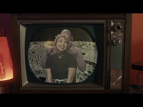 Beach Bunny - Karaoke (Official Music Video)