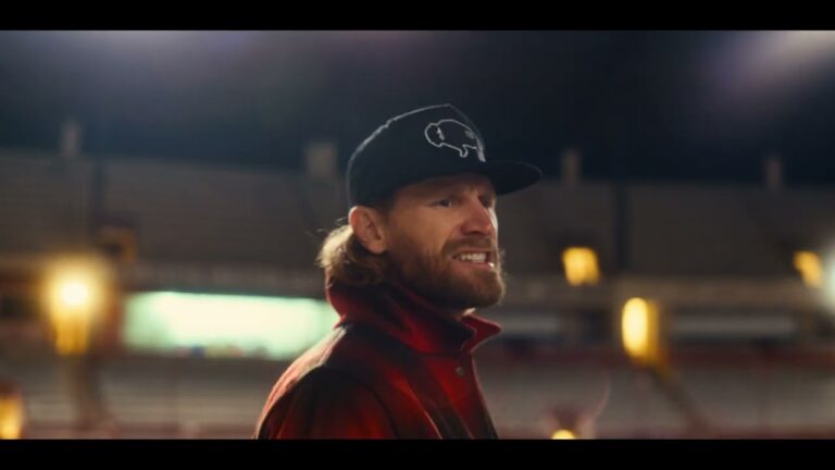 Chase Rice - I Hate Cowboys (Official Music Video)