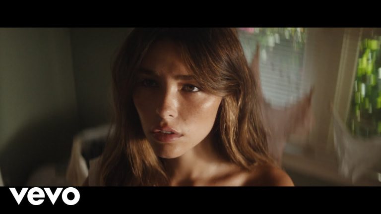 Madison Beer - Spinnin (Official Video) 7 Madison Beer - Spinnin (Official Video)