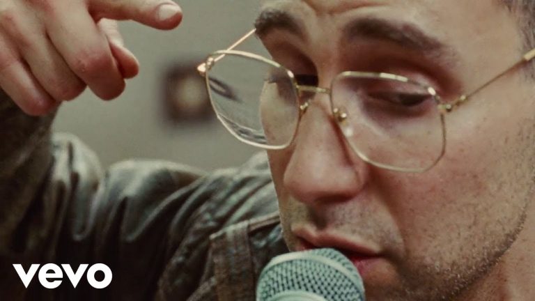 Bleachers - Modern Girl (Official Video) 3 Bleachers - Modern Girl (Official Video)