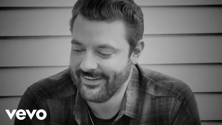 Chris Young - What She Sees In Me (Official Music Video)