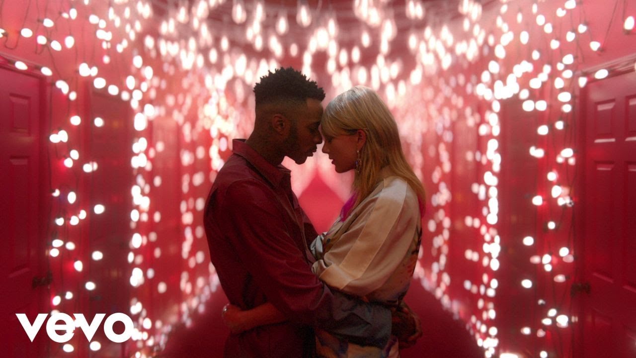 Taylor Swift Lover(Official Music Video)