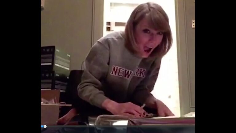 Taylor Swift'S Gift Giving Of 2014 | Swiftmas