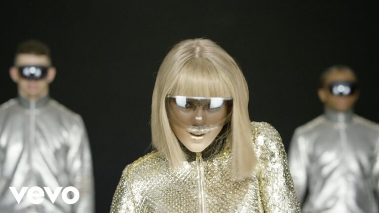 Taylor Swift - Shake It Off Outtakes Video #4 - The Animators (Behind The Scenes Video) 3 Taylor Swift - Shake It Off Outtakes Video #4 - The Animators (Behind The Scenes Video)