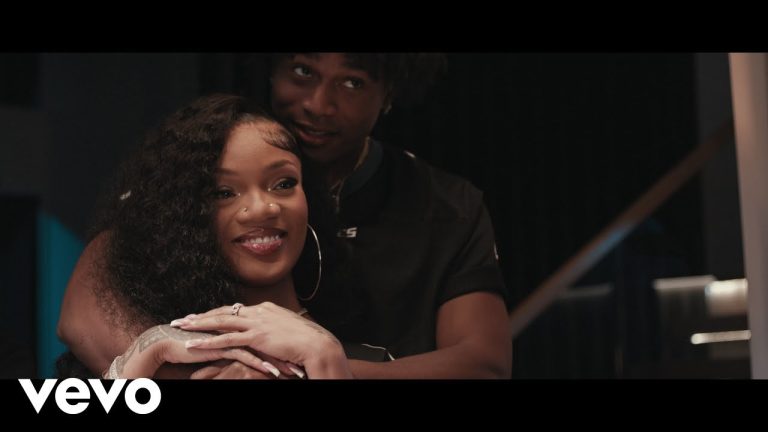 Glorilla - I Luv Her (Feat. T-Pain) (Official Music Video) 4 Glorilla - I Luv Her (Feat. T-Pain) (Official Music Video)
