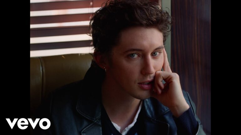 Troye Sivan - She’s The Best (Official Music Video) 2 Troye Sivan - She’s The Best (Official Music Video)