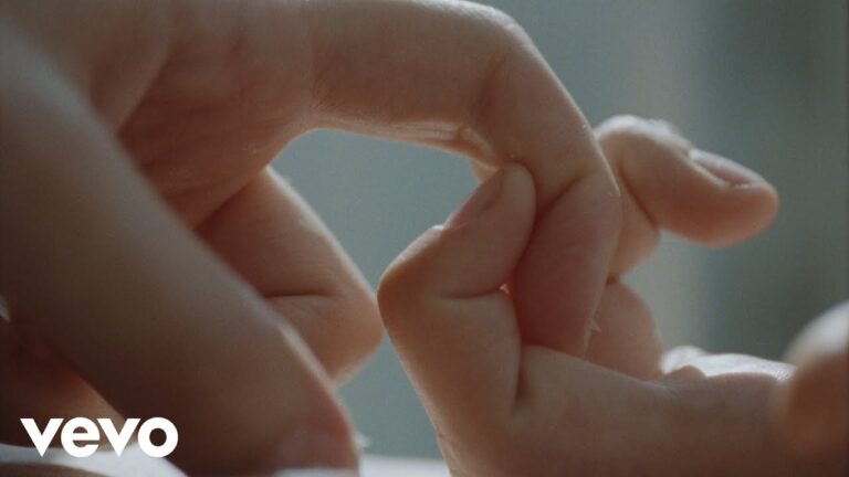 Carly Rae Jepsen - Motivation (Official Music Video) 7 Carly Rae Jepsen - Motivation (Official Music Video)