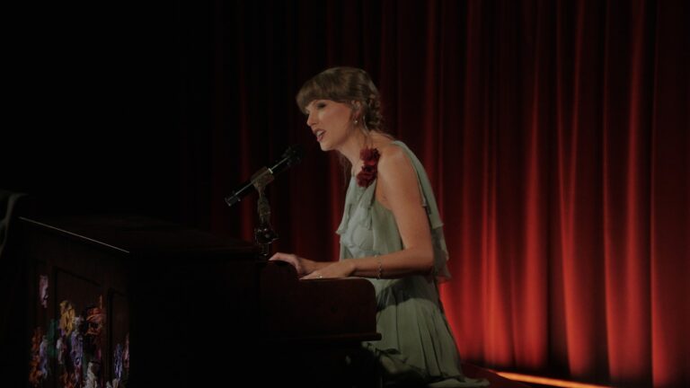 Taylor Swift Performance - The Icon Sessions At The Grammy Museum 1 Taylor Swift Performance - The Icon Sessions At The Grammy Museum