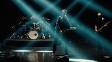 Nickelback - Leave Me Behind (Official Music Video) 1 Nickelback - Leave Me Behind (Official Music Video)