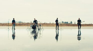 Nickelback - Make Me Love You (Official Music Video) 1 Nickelback - Make Me Love You (Official Music Video)
